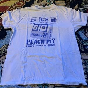 Like new Peach Pit band shirt. Men’s XL.